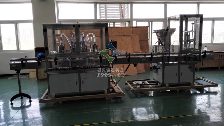 四頭食用油灌裝生產(chǎn)線