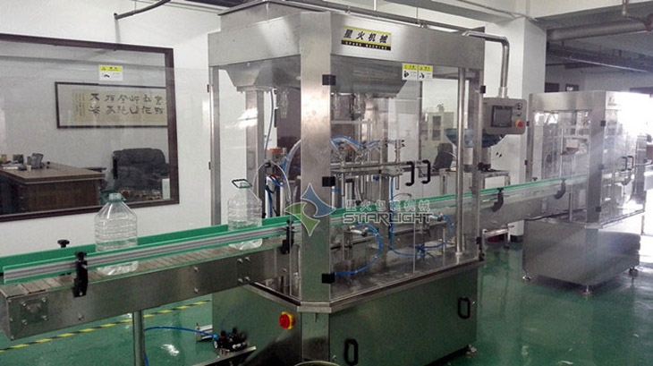 果糖灌裝旋蓋貼標封箱打包生產線