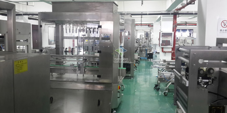 果糖灌裝旋蓋貼標封箱打包生產線